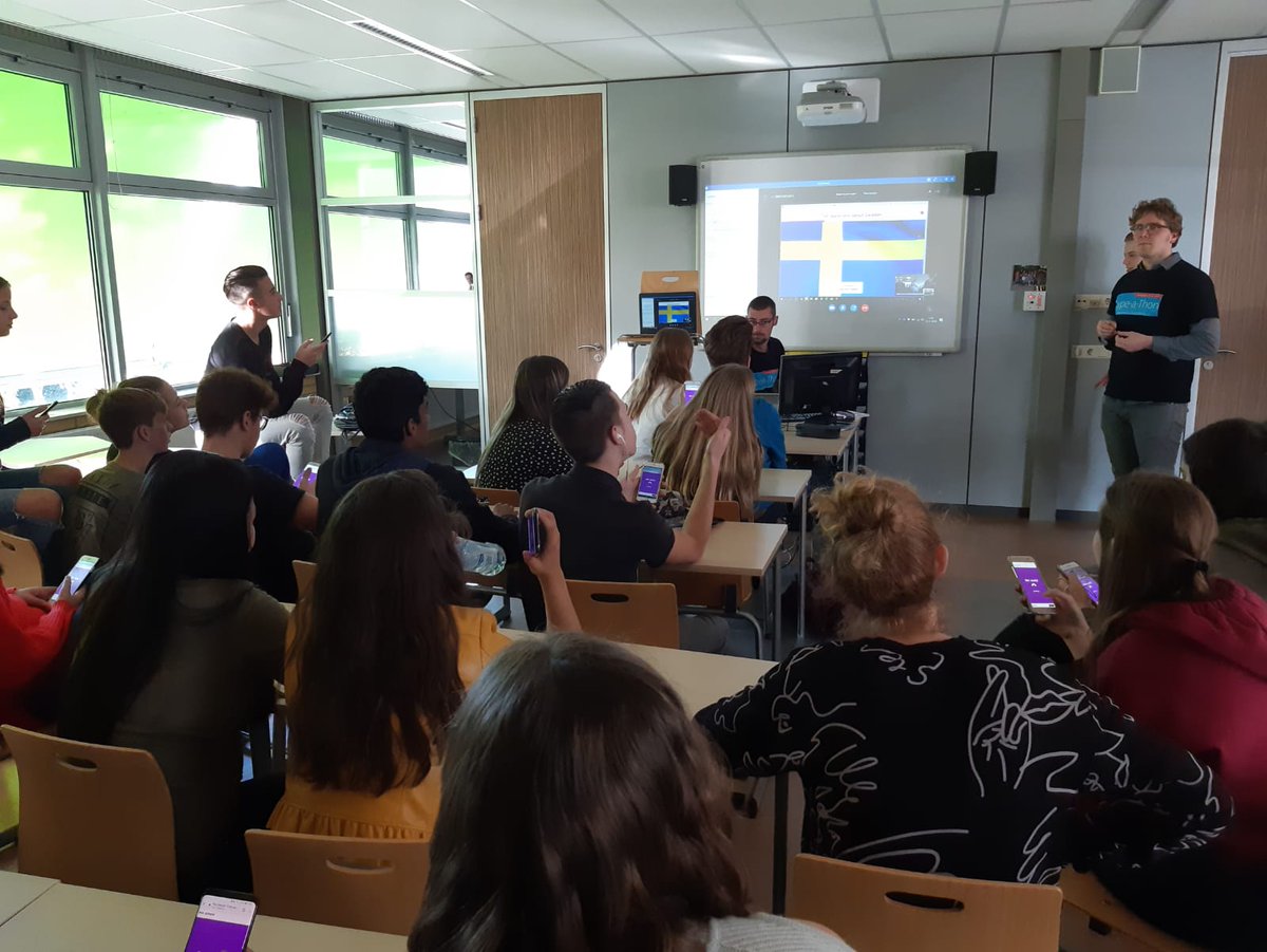KBodegom's tweet photo. Vandaag meegedaan aan de skype-a-thon met leerlingen en collega's. Contact gelegd met klassen in Bangladesh, India en Zweden. Leuk om te ervaren en leerlingen te enthousiasmeren om meer te leren over andere culturen. #skypeathon #MIEE #microsoftedu #skype #KSE https://t.co/5X4CwzMO7n