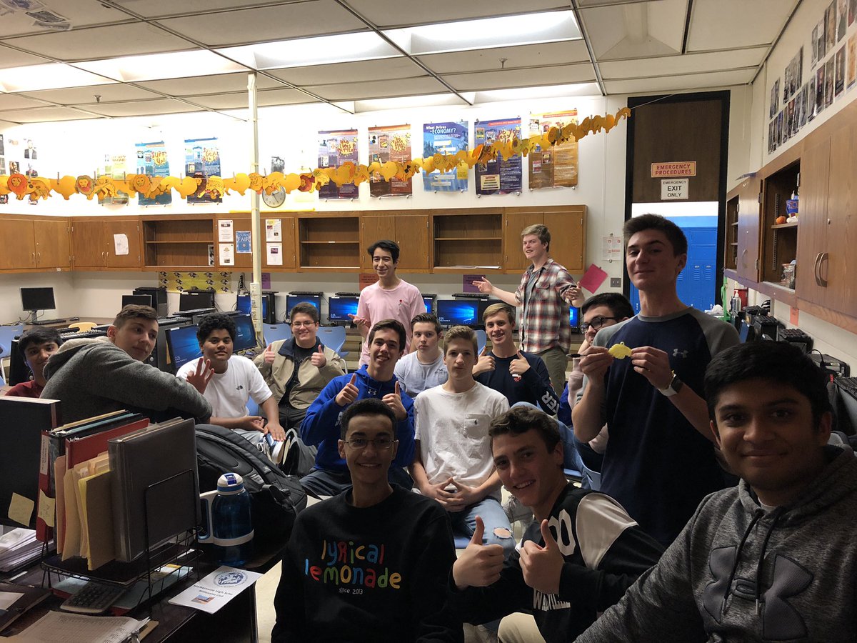 MillionairesWhs's tweet photo. First after school meeting to discuss big launch party! https://t.co/2Eryvmg5OP