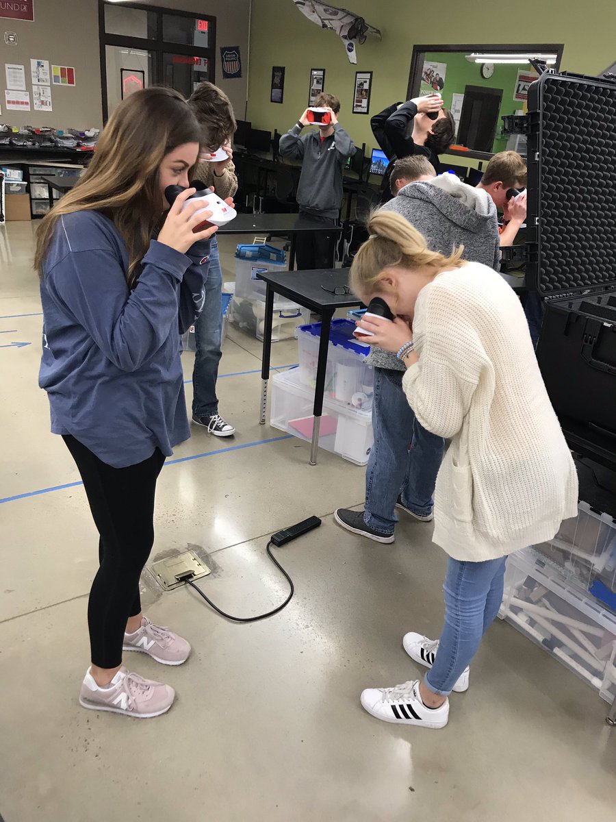 Using @GoogleForEdu VR/AR Expeditions in Mr. Dooley’s class! #trussvillelearns #vrintheclassroom