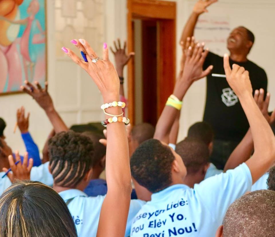 AnseyePouAyiti's tweet photo. Vin kolabore! Enterese aplike pou kowòt 2019? Ranpli fòm sa, epi w ap resevwa aplikasyon fòmèl la 7 janvye: https://t.co/VEMD0KUKEj

Join The Movement! Interested in applying for our 2019 cohort? Fill out online form to receive full application. #Haiti #leadership #transformation https://t.co/OI4oTlyNl3