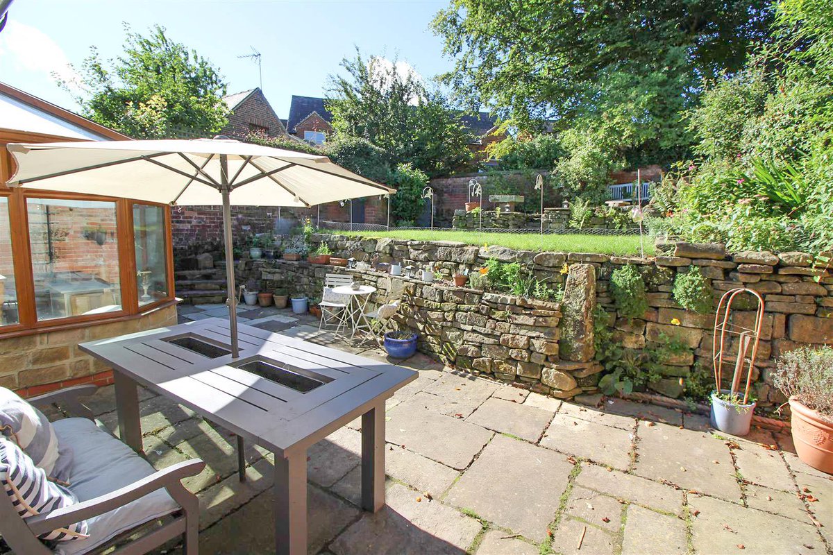 BelperProperty's tweet photo. Leaders are proud to offer to let this beautifully presented 3 bed period cottage with a wealth of original features. Situated in the desirable village of Kirk Langley. £865pcm. Book your viewing today! Call 01773 828555 #LeadersBelper #QualityProperty https://t.co/J8Evsru4z1