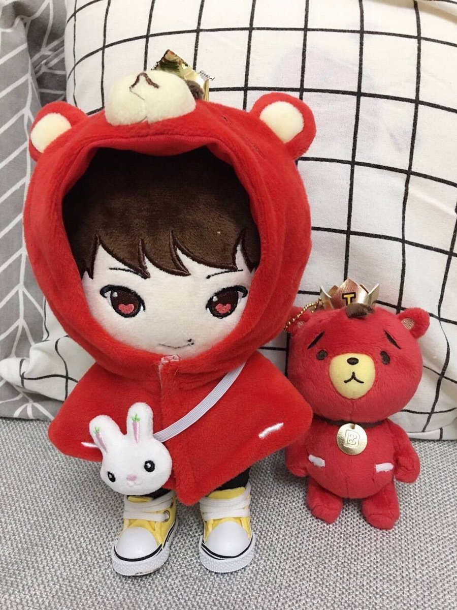 joyce12th's tweet photo. @MyYunho_China Hi, just wondering do you guys sell the doll with this outfit too? https://t.co/zc48dYt3Cf