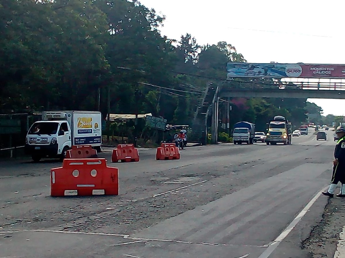 PMTVILLACANALES's tweet photo. #InfoPmtVc🚧⚠
Se mantiene señalizacion circunstancial en el kilómetro 25.5 carretera a El Salvador para reducir hechos de tránsito. 
Recuerda respetar los límites de velocidad.

Reglamento de Tránsito artículo 182.12 multa de Q300 por no cumplir los límites de velocidad máxima https://t.co/oxyJtUSzuK