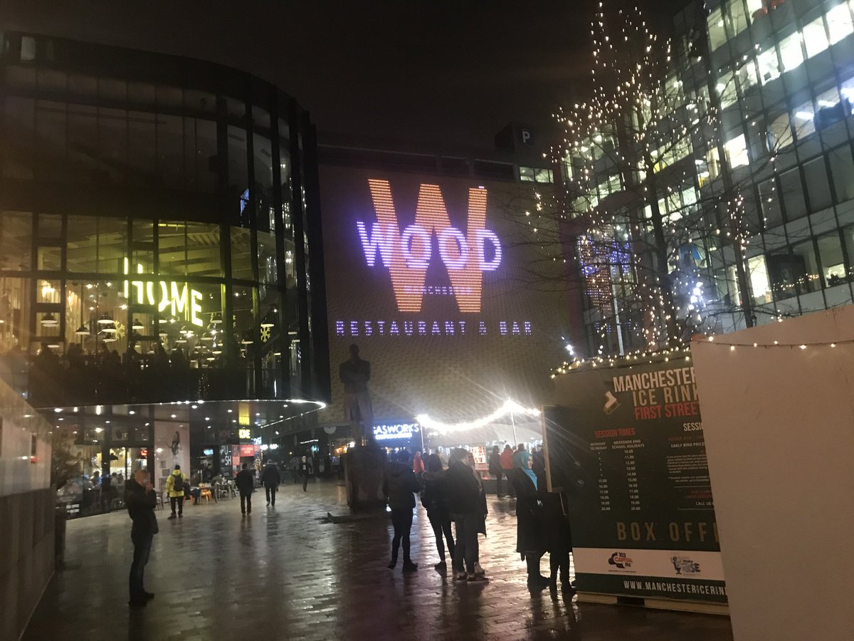 SimonJWoodUK's tweet photo. Did you know @firststreetmcr has its very own ice rink... @Mcr_IceRink grab yourself a naughty or nice treat at the @WoodRestaurants WoodShack
#returnoftheshack https://t.co/W9Q7EXDuTu