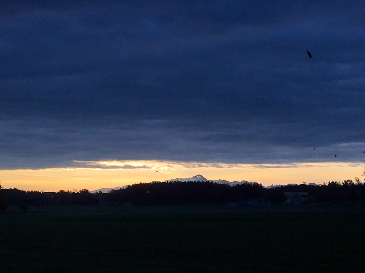 Dieser Moment, wenn sich der Vorhang langsam hebt und der Säntis auf der gelben Bühne erscheint.

@srfmeteo <a href="/MySwitzerland_d/">Schweiz Tourismus</a> <a href="/appenzellerland/">Appenzellerland Tourismus AG</a>