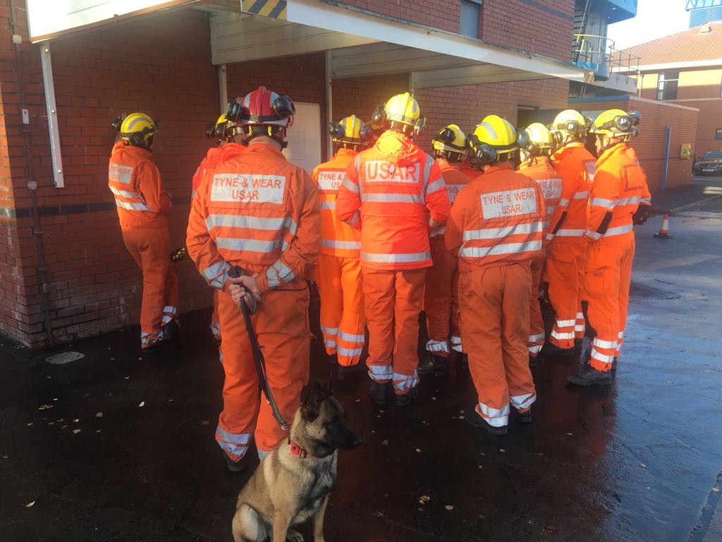martinward71's tweet image. Day 2 of the #USAR 2 week training course.  Exercise brief prior to the commencement of the #paratech and Confined Space training...however, somebody wasn't listening..🐕 @Tyne_Wear_FRS @USAR_Capability @StevenC23809664