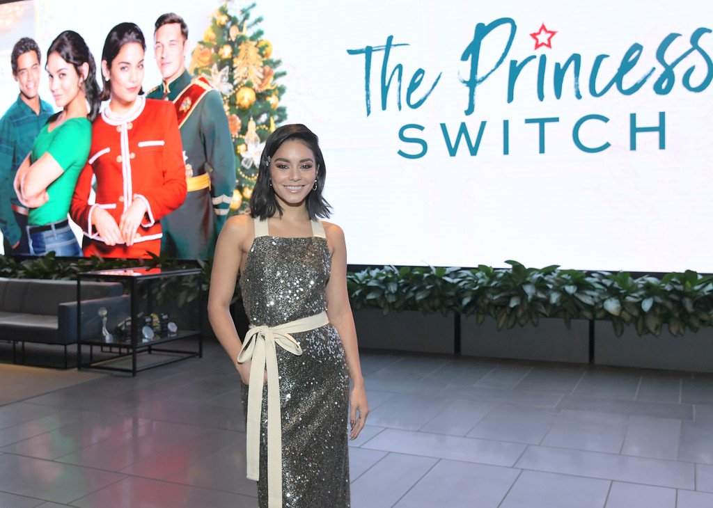 vahudgensbr's tweet photo. Confira todas as fotos e informações de Vanessa Hudgens na exibição de #APrincesaEAPlebeia no prédio da Netflix: https://t.co/JTFnCpCtyB

O longa chega ao catálogo da Netflix nesta Sexta, 16 de Novembro. https://t.co/A2QCTNgc4n