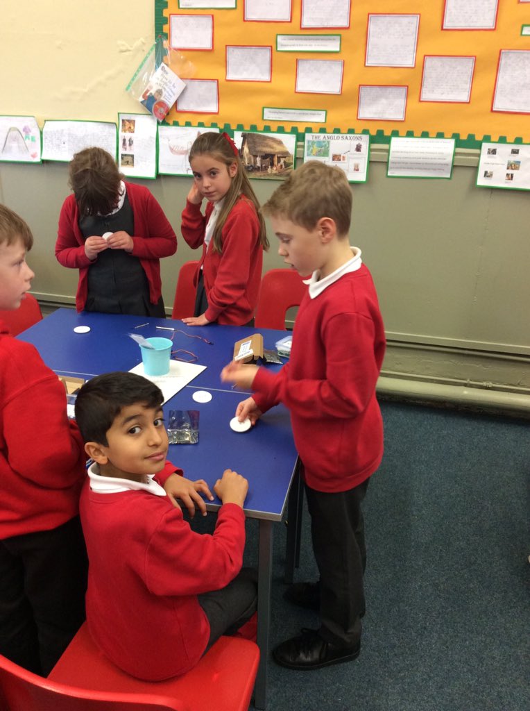 mlk_highspen's tweet image. Starting to build the wheels for our cars, with the help of our fab digital leaders! #amazingrobots @highspenprimary