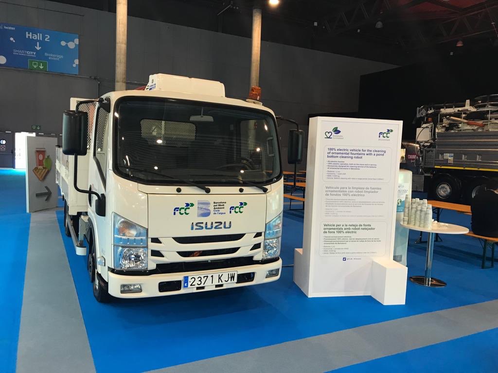Did you know that FCCMA is showing its actual e-mobility tech in @SmartCityexpo and @iwaterbarcelona  with existing 100% electric vehicles for sewage and fountain maintenance services? #FCCemobility #electricvehicles #sustainable @bcn_ajuntament