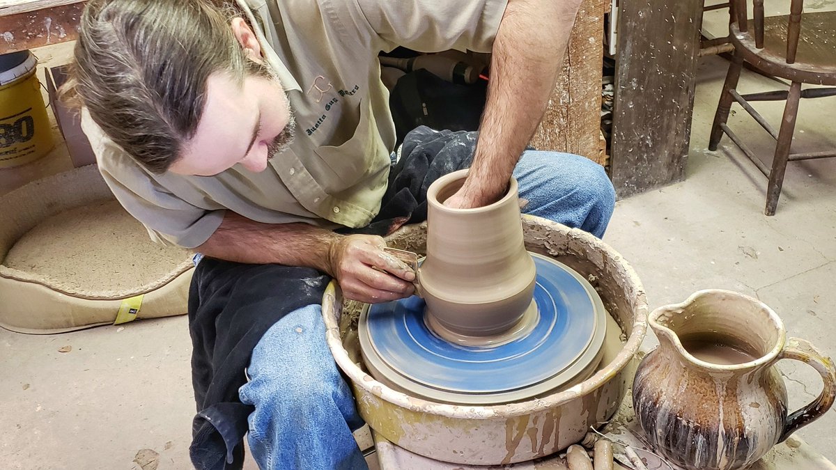 RickGriffin's tweet photo. Did yo know that southern pottery was first produced in Edgefield, SC? Loved hearing the history and seeing how pottery is made! @OldEdgefieldPottery

#ExploreOld96 #SCFreshwaterCoast #DiscoverSC #UpstateSC #VisitSC #OnlyinSouthCarolina
@Old96Tourism
@Discover_SC https://t.co/zx62MEVegA