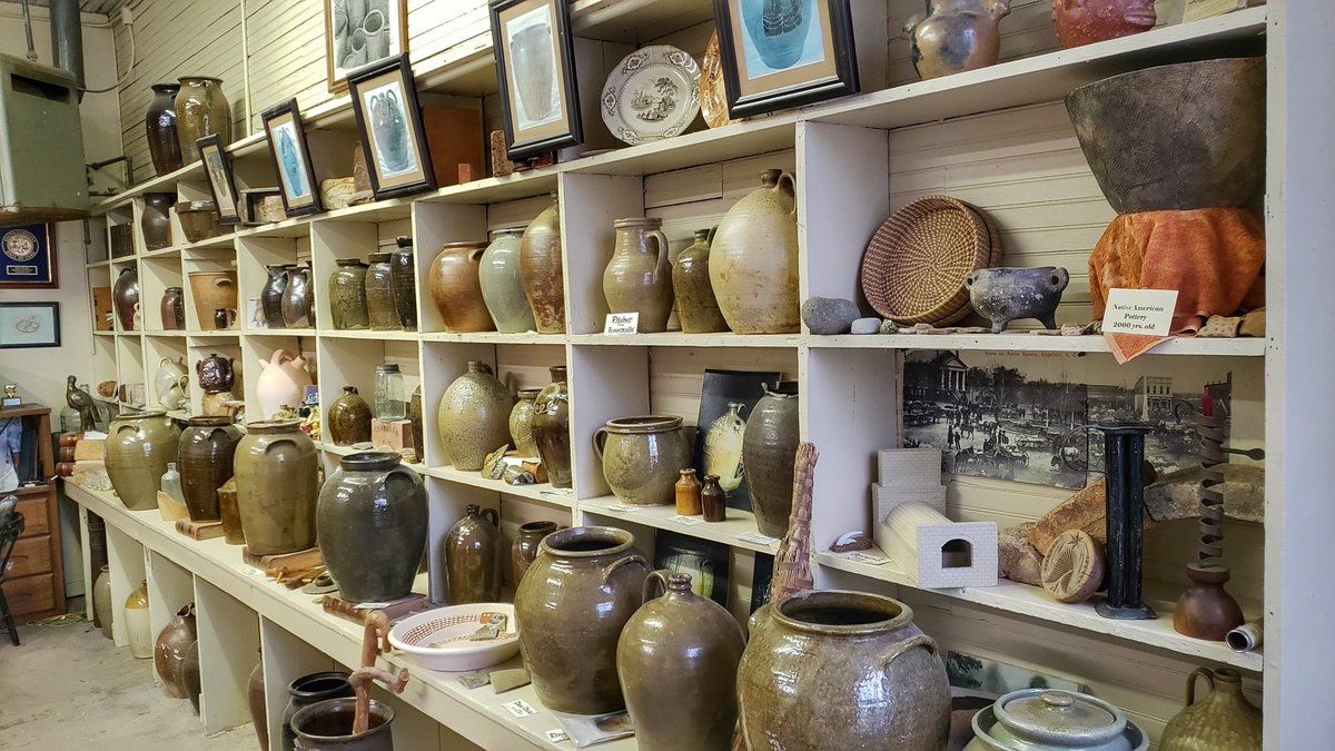 RickGriffin's tweet photo. Did yo know that southern pottery was first produced in Edgefield, SC? Loved hearing the history and seeing how pottery is made! @OldEdgefieldPottery

#ExploreOld96 #SCFreshwaterCoast #DiscoverSC #UpstateSC #VisitSC #OnlyinSouthCarolina
@Old96Tourism
@Discover_SC https://t.co/zx62MEVegA