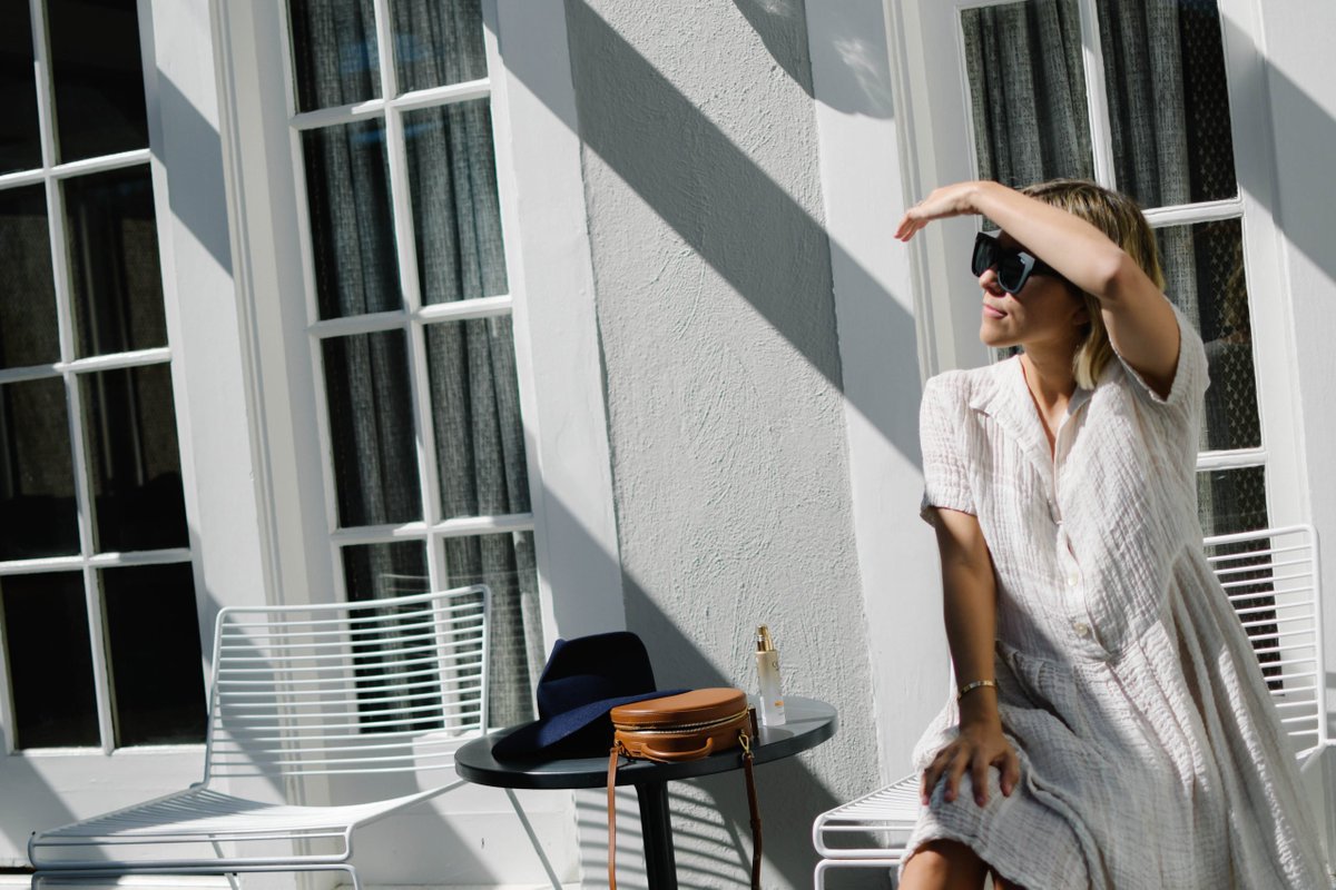 damselindior's tweet photo. Are face mists really necessary? I'm diving deep on the blog today sharing 5 reasons why you need to add @OlaySkin 's new #Olaymists to your everyday routine #ad https://t.co/m1w2vaZjxS https://t.co/PyTzTatymL