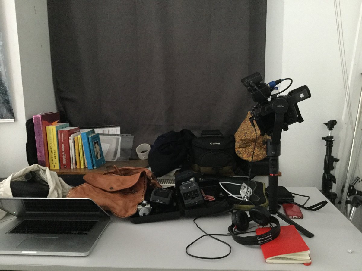 Deuxième jours de préparation pour le #fictionsdocumentaires #caracassonne: trois interviews très touchants sur le partage de photos et conception de dispositif d‘expo. trois jours jusqu‘au vernissage...