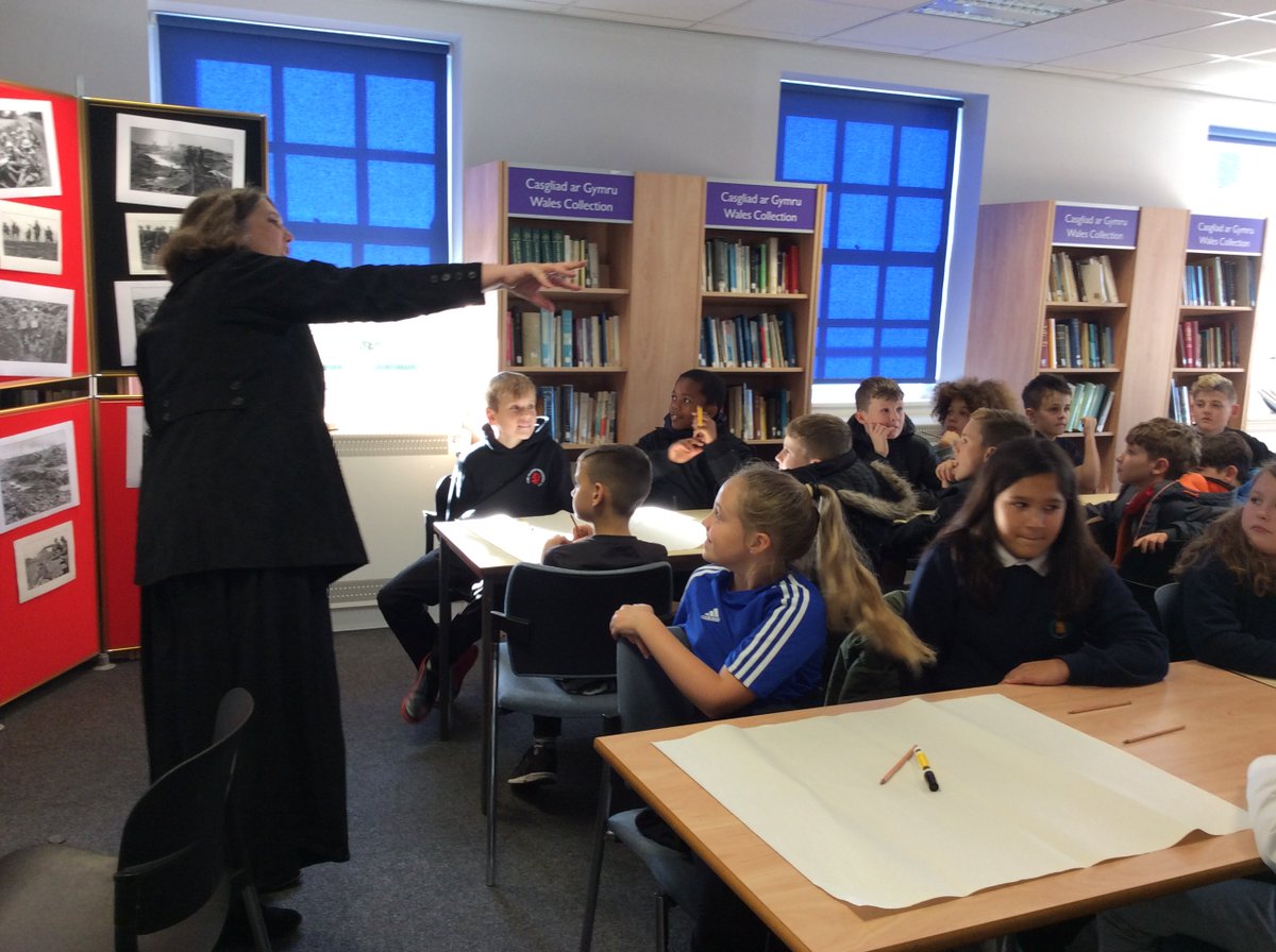 Diolch yn fawr i lyfrgell dref Aberystwyth am ei gweithdy am y Rhyfel Byd Cyntaf ddoe!  Plant wedi mwynhau a dysgu lawr. #RemembranceDay2018 #ww1 <a href="/Bl6Plascrug/">Blwyddyn 6 Plascrug</a>