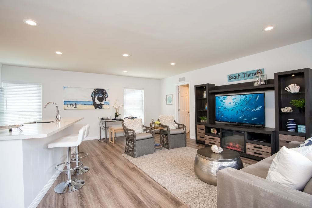 BeachsideVR's tweet image. Last minute special! Nov-Dec dates are just $85/Night at this #SanClemente vacation rental! Just 4 houses from beach access and steps to Casa Romantica!

1 bed, 1 bath. AC and parking provided! Call to book 800-408-1822 ext 1 or click here for more info: bit.ly/twHidD