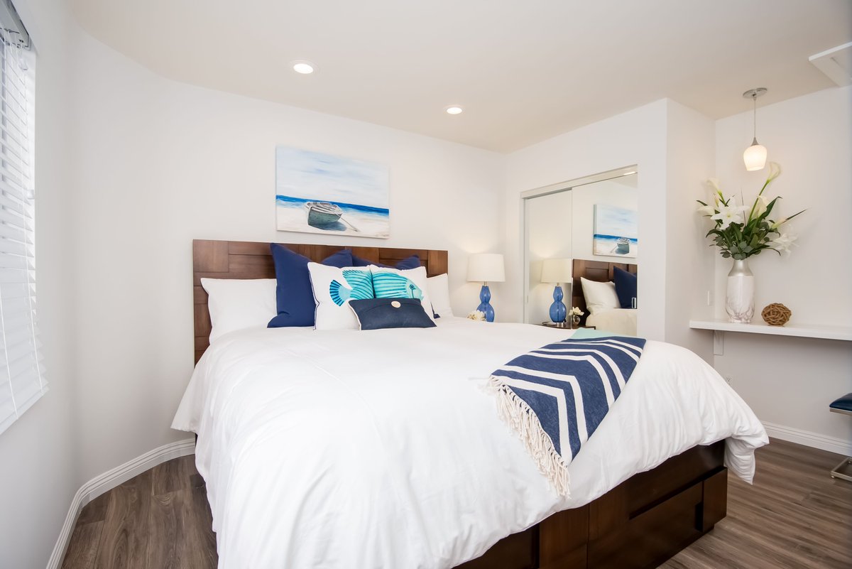BeachsideVR's tweet image. Last minute special! Nov-Dec dates are just $85/Night at this #SanClemente vacation rental! Just 4 houses from beach access and steps to Casa Romantica!

1 bed, 1 bath. AC and parking provided! Call to book 800-408-1822 ext 1 or click here for more info: bit.ly/twHidD