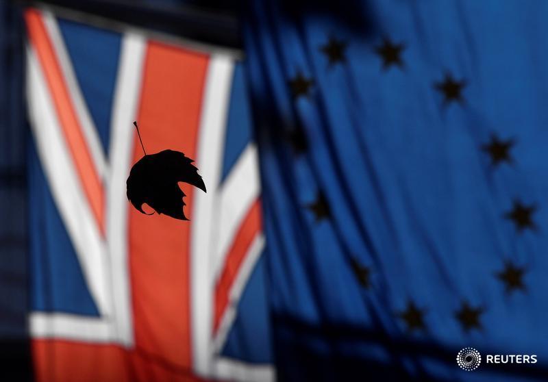#Brexit news roundup:
1 - British cabinet to meet on Wednesday after #Brexit text agreed https://reut.rs/2DCPVFo
2 - UK and EU agree new draft #Brexit text - EU official https://reut.rs/2QF7wiO
3 - EU envoys to meet on #Brexit on Wednesday - diplomats https://reut.rs/2DBKNl2