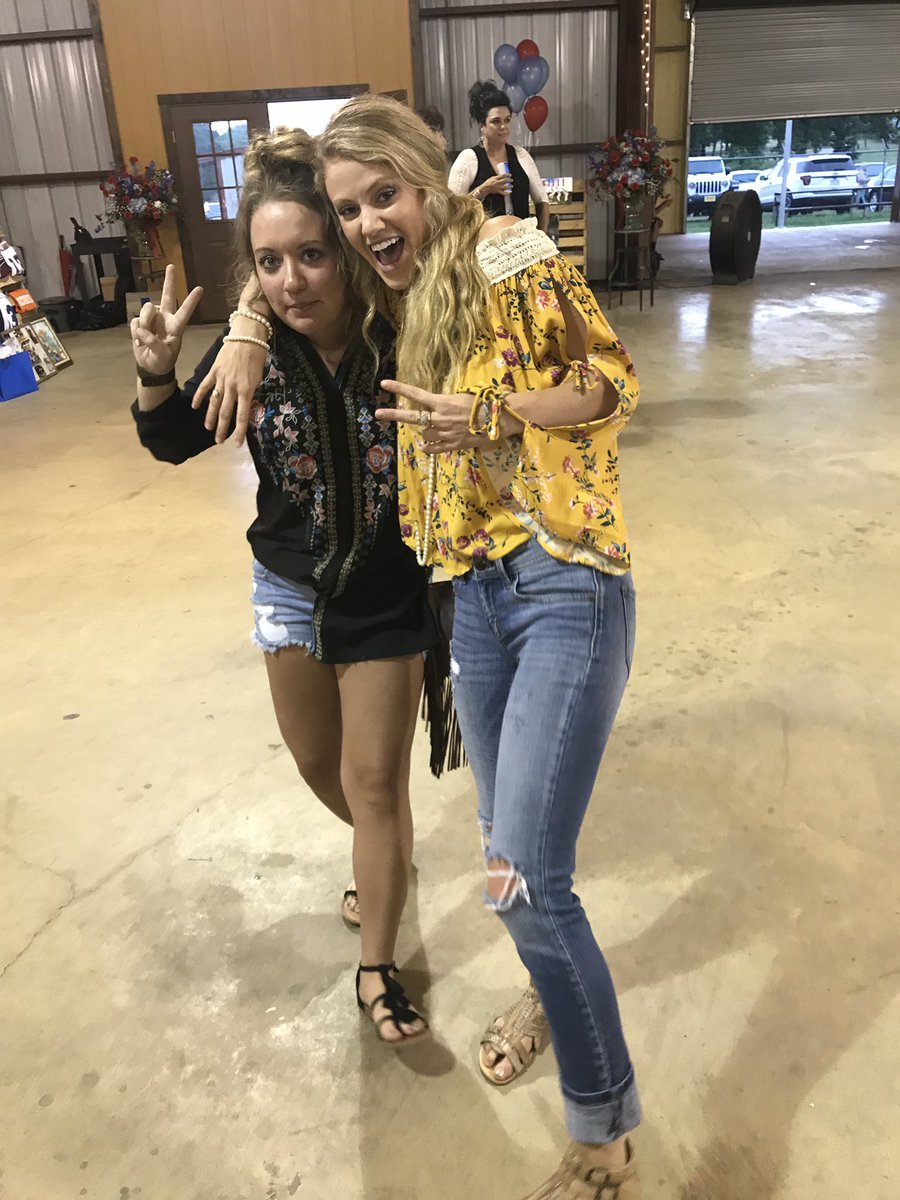 paigecarol97's tweet photo. Happy 21st birthday pretty girl!!! Hope you have the best day🖤💛 @tacykay7 https://t.co/9A7hAEVMeZ
