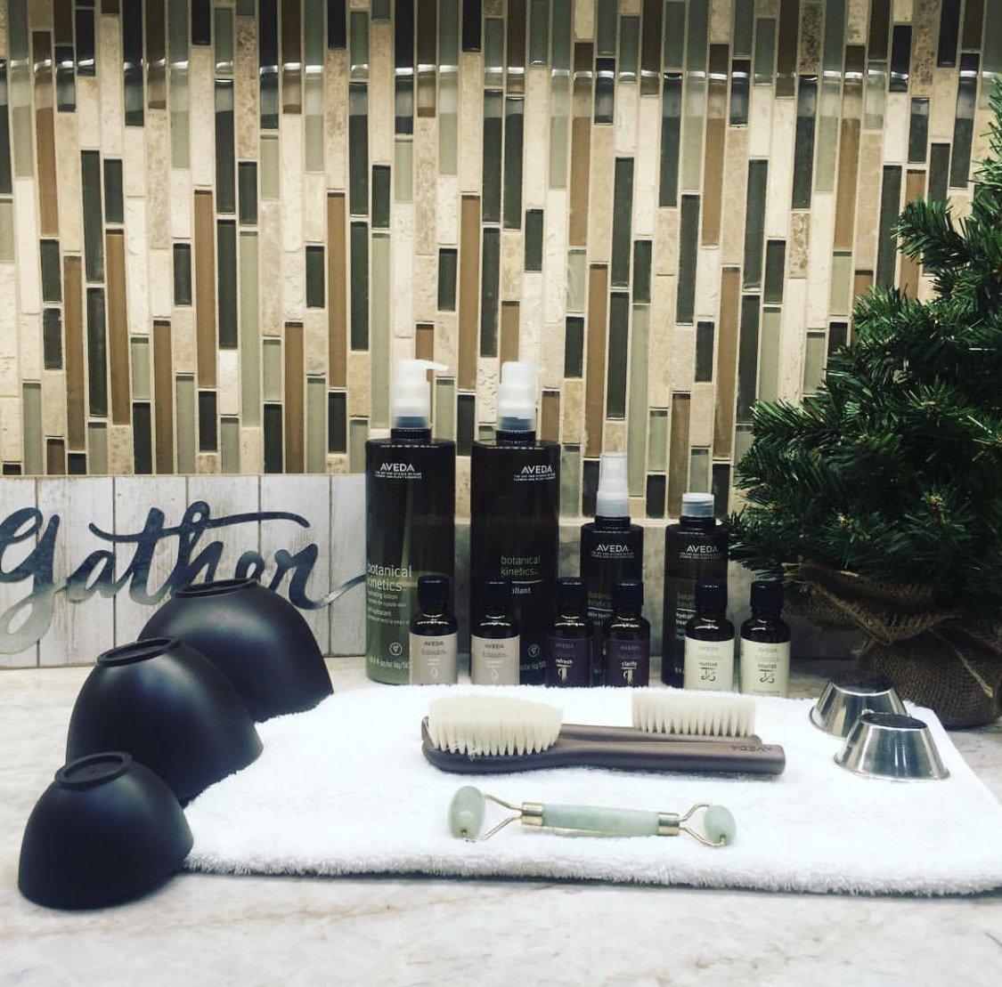 ✨Book your next facial at g Salon &amp; Spa. Call the salon today. 
.
.
.
.
#facial #downtownsummerlin #avedasalon #avedaspa #lasvegassalon #lasvegasspa #crueltyfree #plantbased #skin #skincare #lasvegasskincare #lasvegasesthetician #vegasstrong #lv #aveda #avedaspeedoflight