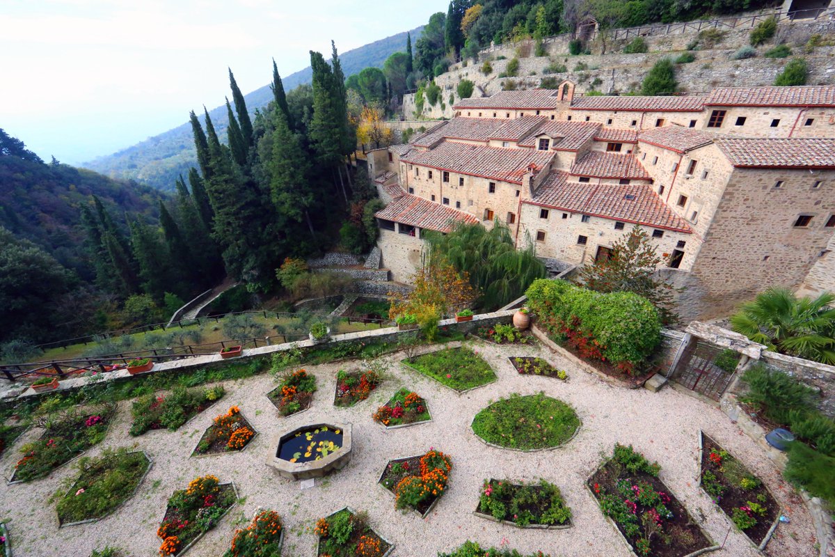 khajj's tweet photo. Here is the beautiful Franciscan hermitage of Le Celle. On our way to this place we accidentally wound up in someone's hilltop house where we made friends. When it comes to roads, the Italians will tell you an inch is as good as a mile. #lecelle #franciscan https://t.co/XnJO8JqZRl