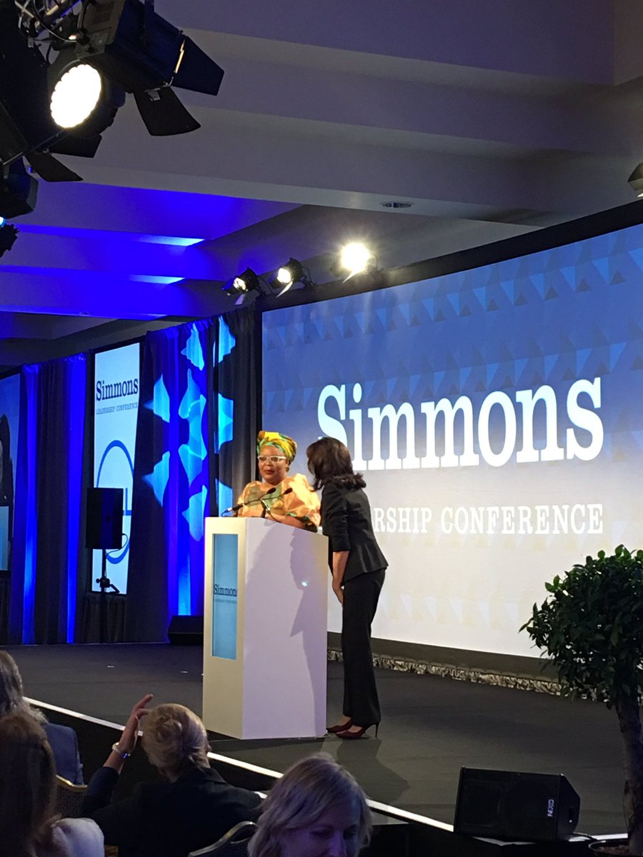“Do one good thing everyone else is scared to do”. Leymah Gbowee speaking at Simmons Leadership conference #SimmonsLEADS #ciscouki