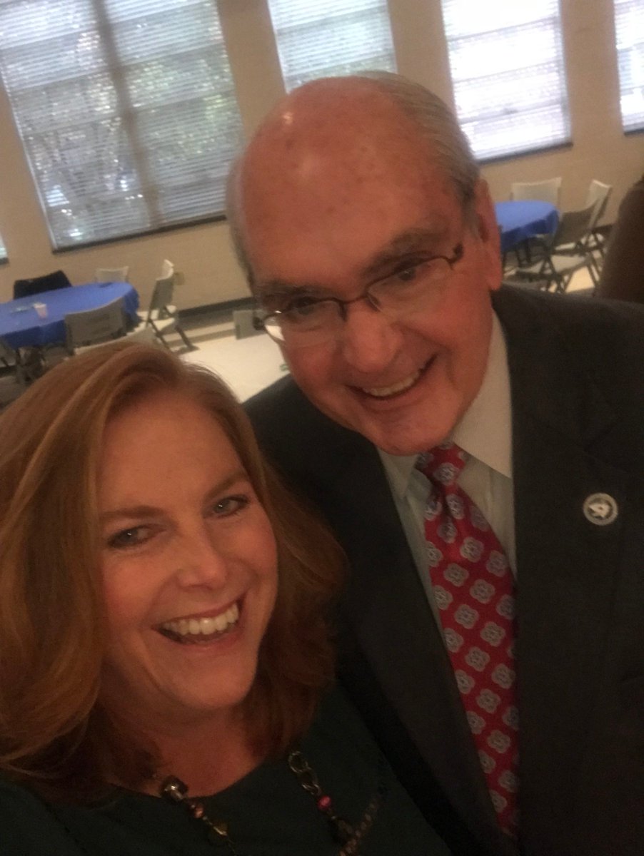 HNM_SC's tweet image. The #HungerAndHomelessAwarenessWeek festivities continued this morning with a declaration made by @TIDEVINE on behalf of @SteveBenjaminSC and @CityofColumbia. It was great running into so many others who fight alongside us for our homeless families. #LetsEndIt @MACHomeless