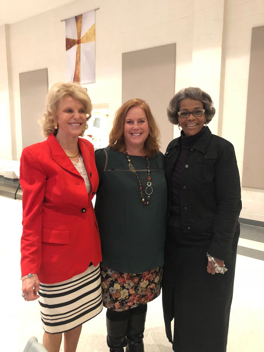 HNM_SC's tweet image. The #HungerAndHomelessAwarenessWeek festivities continued this morning with a declaration made by @TIDEVINE on behalf of @SteveBenjaminSC and @CityofColumbia. It was great running into so many others who fight alongside us for our homeless families. #LetsEndIt @MACHomeless