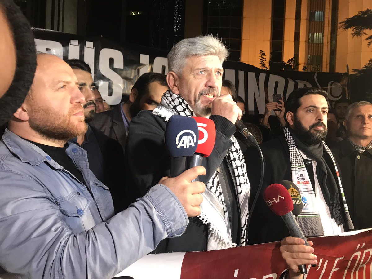 Saadet Partisi İstanbul Milletvekili sayın <a href="/cihangirislam/">cihangir islam</a> selamlama konuşmalarını gerçekleştiriyor