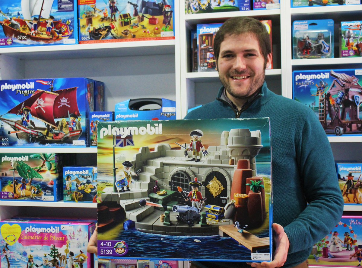 ¡MARTES "CASI VINTAGE"! :)

Hace unos años que desapareció, pero a veces los milagros suceden, y hemos recuperado una unidad de la fortaleza de los soldados británicos. Una referencia súper chula de la anterior serie de Piratas. La tenéis aquí ->> bit.ly/Playmobil-Pira…