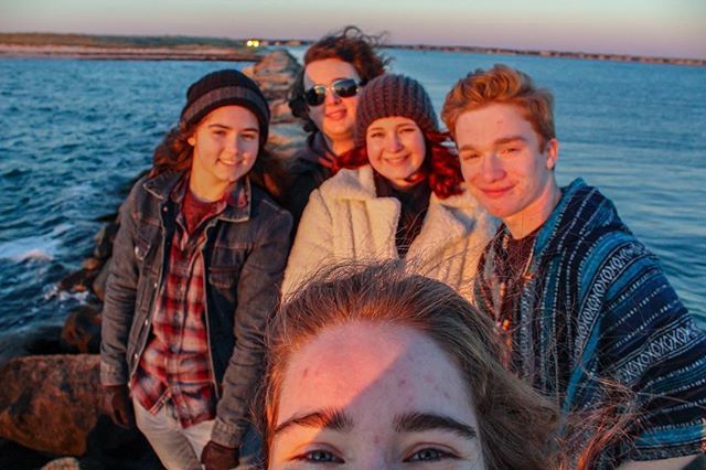 JuliannaBMusic's tweet photo. Ocean selfie๐๐คณ๐ป #sunsetonthebeach #oceanvibes #capcodinsta https://t.co/q9bRKF89T8 https://t.co/qpcC8jPdOR