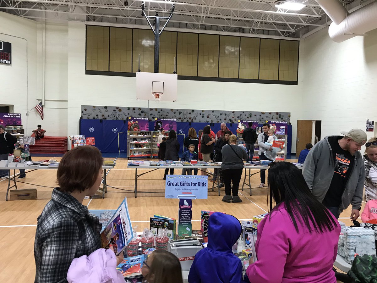 CurtisESLibrary's tweet image. Come to the book fair!