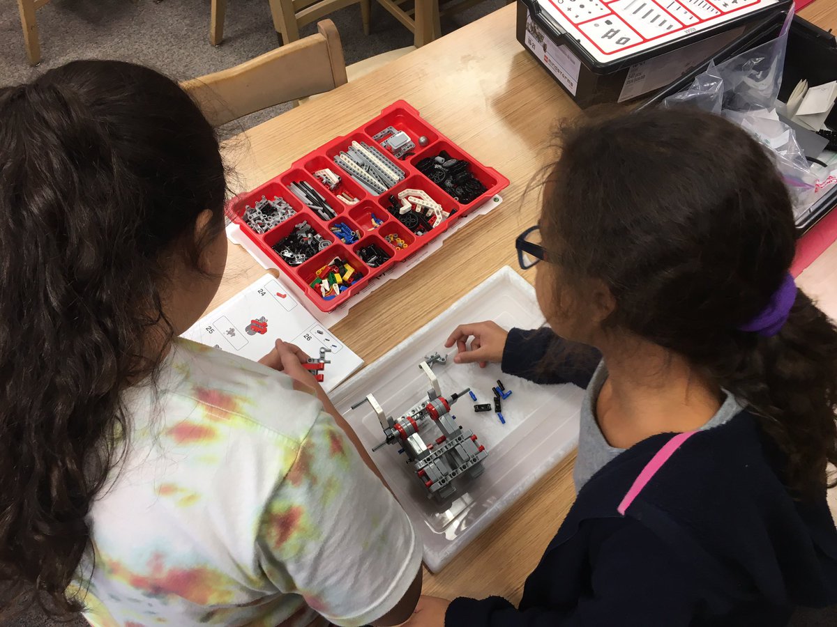 julierashford's tweet image. #RoboticsRocks @laspositaslions #LHCSD #1Team1Vision