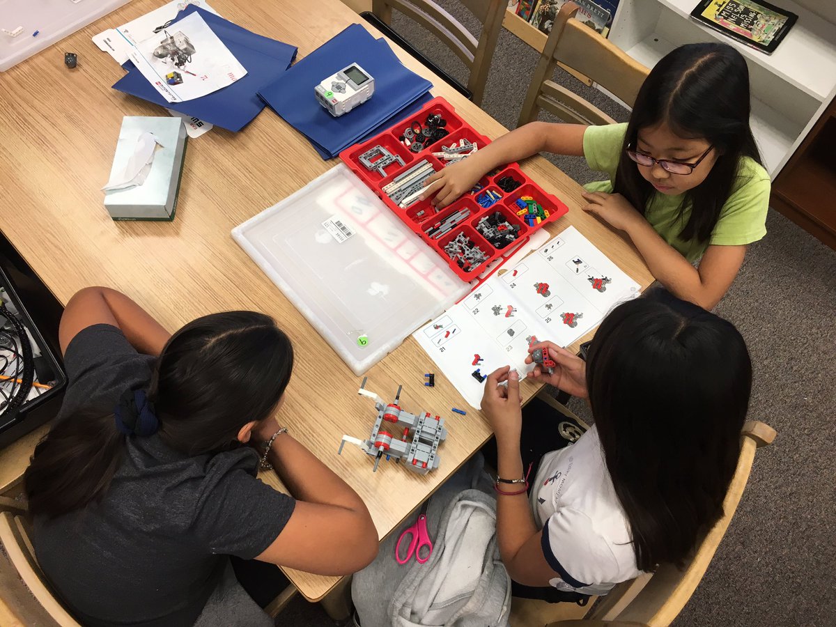 julierashford's tweet image. #RoboticsRocks @laspositaslions #LHCSD #1Team1Vision
