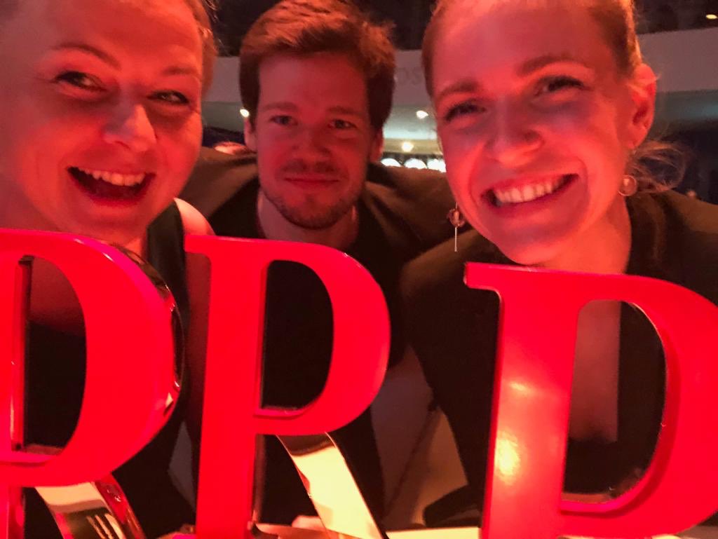 Überwältigt und sprachlos. Kommunikationsberatung des Jahres für <a href="/rcktcom/">RCKT.</a>. DANKE an das beste Team der Welt &amp; spezieller Dank an meine Allerbesten <a href="/nilsseger/">Nils Seger</a> &amp; <a href="/K_Welten/">Karolin Hewelt</a>! ❤️🚀🚨😱✌🏻❤️ #prrawards <a href="/prreportawards/">PR Report Awards</a>