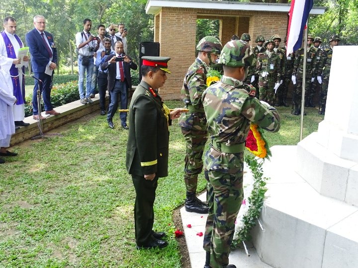 MbeMohd's tweet photo. Remembrance Day Service Mainamati War Cemetery, Bangladesh
@CWGC #CWGCremember #OurWorkContinues
@RodCarkett @grai007 @AAPAHRM https://t.co/0WJZ1gULNt