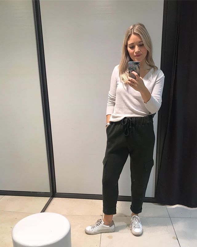 sarah_l_keeble's tweet photo. Today I learnt that on average people spend hours 53 minutes on instagram each day- 5 mins less than the average time spent on Facebook(58mins) I sadly think I’m way over this.. it is my job though. 💁🏼♀️
.
.
.
#socialmedia #instagram #instadaily #factof… https://t.co/pvwNJqyVxz https://t.co/kHVfNJJfhO