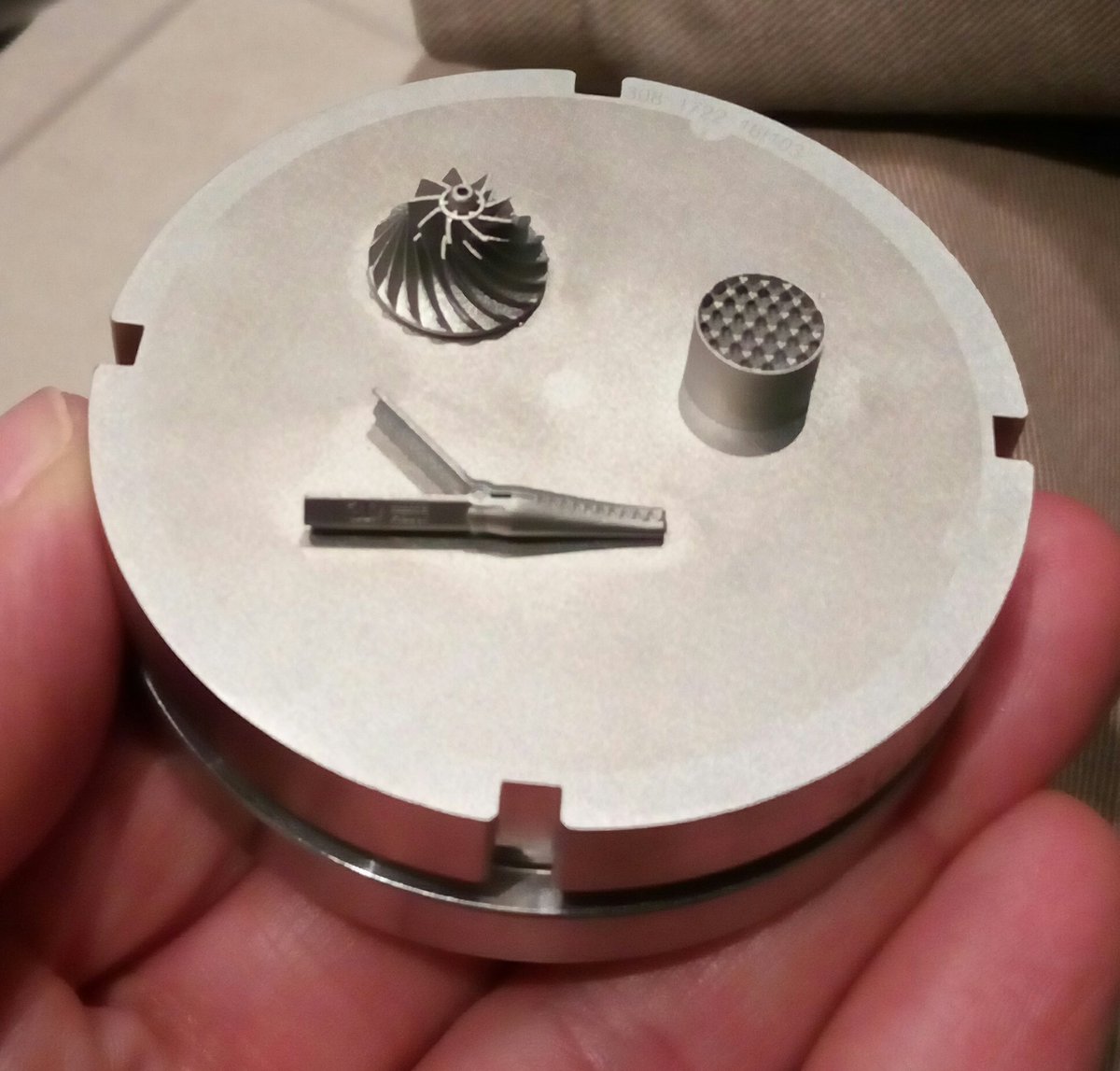 RalfLippold's tweet image. Heute war #3dmicroprint übrigens beim #sapdd Meetup zu #SDGs Nr. 3 (#Health #Gesundheit). Hier meine Aufnahme #3DDruck #3dprinting en miniature cc @apweg