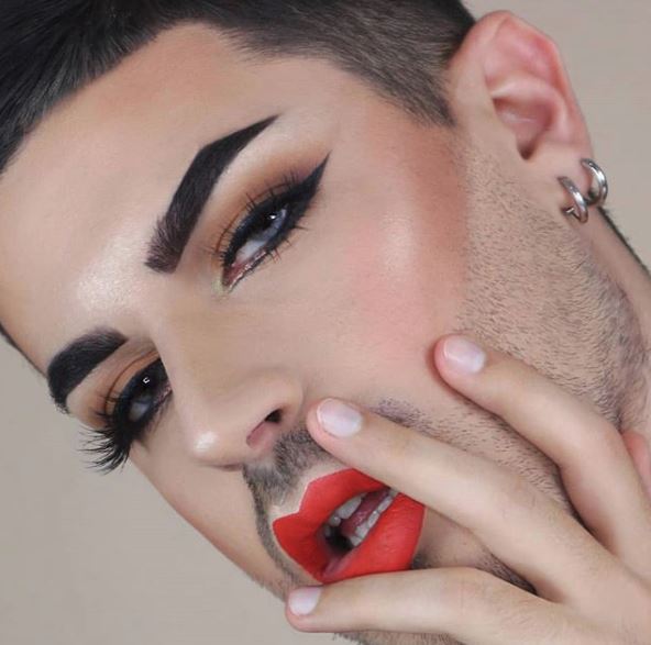 @itsgianlucamua is clearly photo ready! He uses Perfect Selfie HD Photo Finishing Powder to stay matte all day & blur imperfections! #PerfectSelfie #Wunder2 #finishingpowder bit.ly/2DiYgNJ