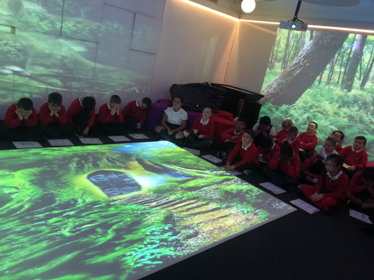 misskeeganNP's tweet photo. We loved our lesson in our immersive space today! We used our senses to describe the setting of our story and even create characters!💙🏔🌸 We cant wait to get writing!! @NewParkPrimary @paulajanehollis https://t.co/urO79uQpnl