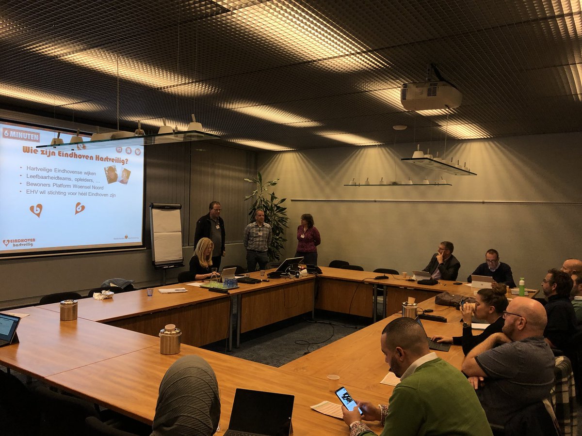 Hoe maken we heel Eindhoven ❤️veilig? Op initiatief van <a href="/CDAEindhoven/">CDA Eindhoven</a> hebben de vrijwilligers van @EhvHartveilig vandaag een presentatie aan de gemeenteraad gegeven. Het is cruciaal dat er in onze stad voldoende AED’s én mensen zijn die kunnen reanimeren. #raad040