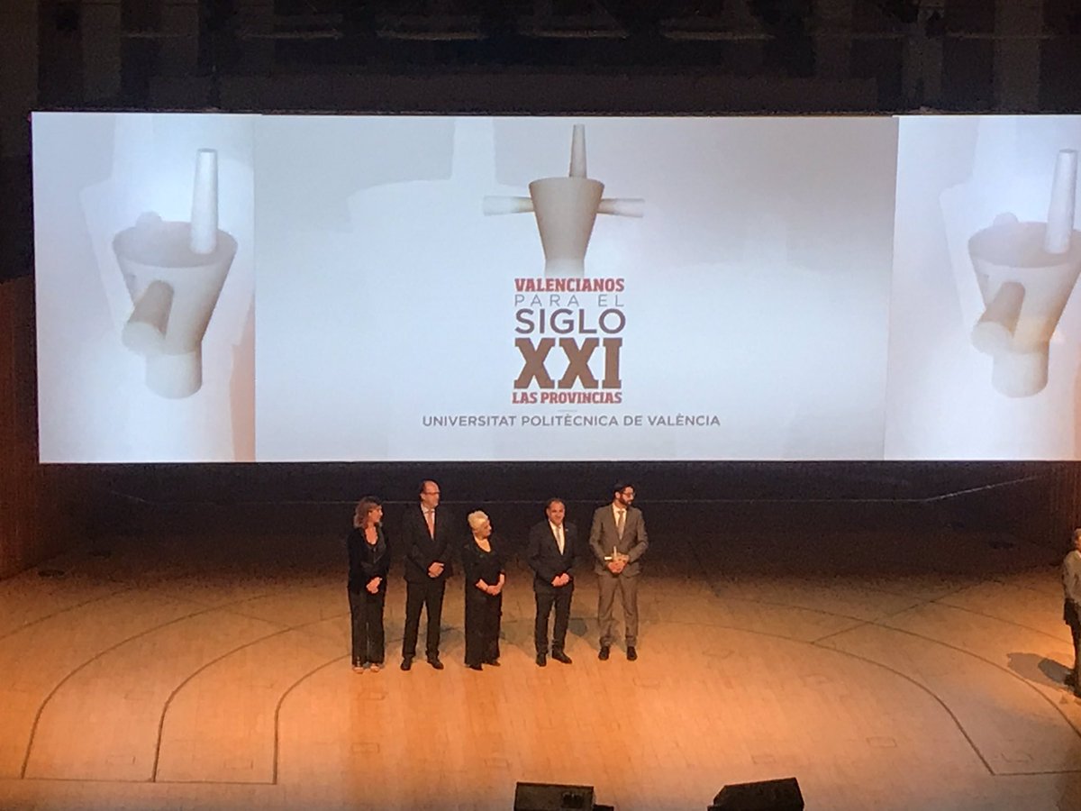 livingicom's tweet photo. ▫️Dar importancia al #aprendizaje y la #formación y en  la gala @ValencianosXXI de las @lasprovincias apuestan por ello premiando a la @UPV ▫️¡enhorabuena! https://t.co/g0D7Fzzdd8