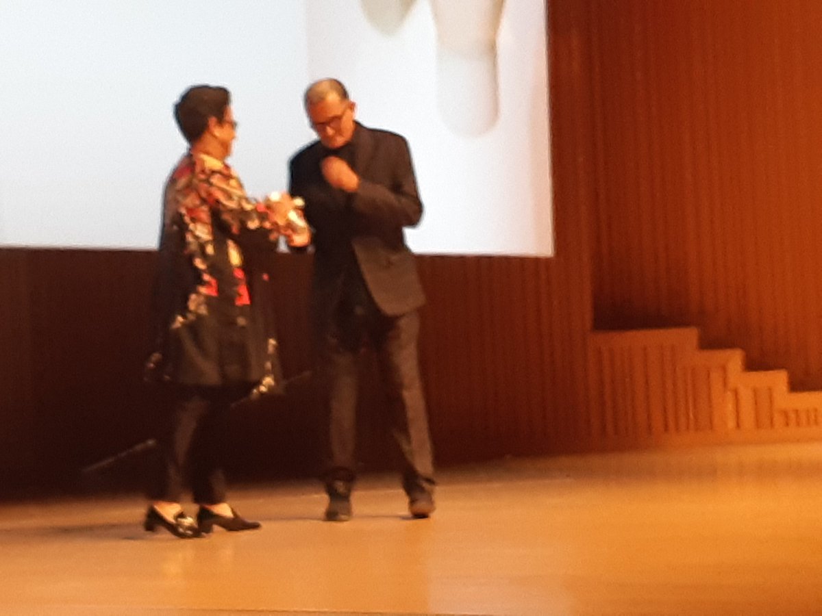 El IVAM recibe su premio: #PremiosValencianos2018, otorgado por @lasprovincias justo cuando el #Museo está a punto de celebrar su 30 cumpleaños. Todo un reconocimiento por la redacción al trabajo del equipo que hay detrás de http://www.ivam.es