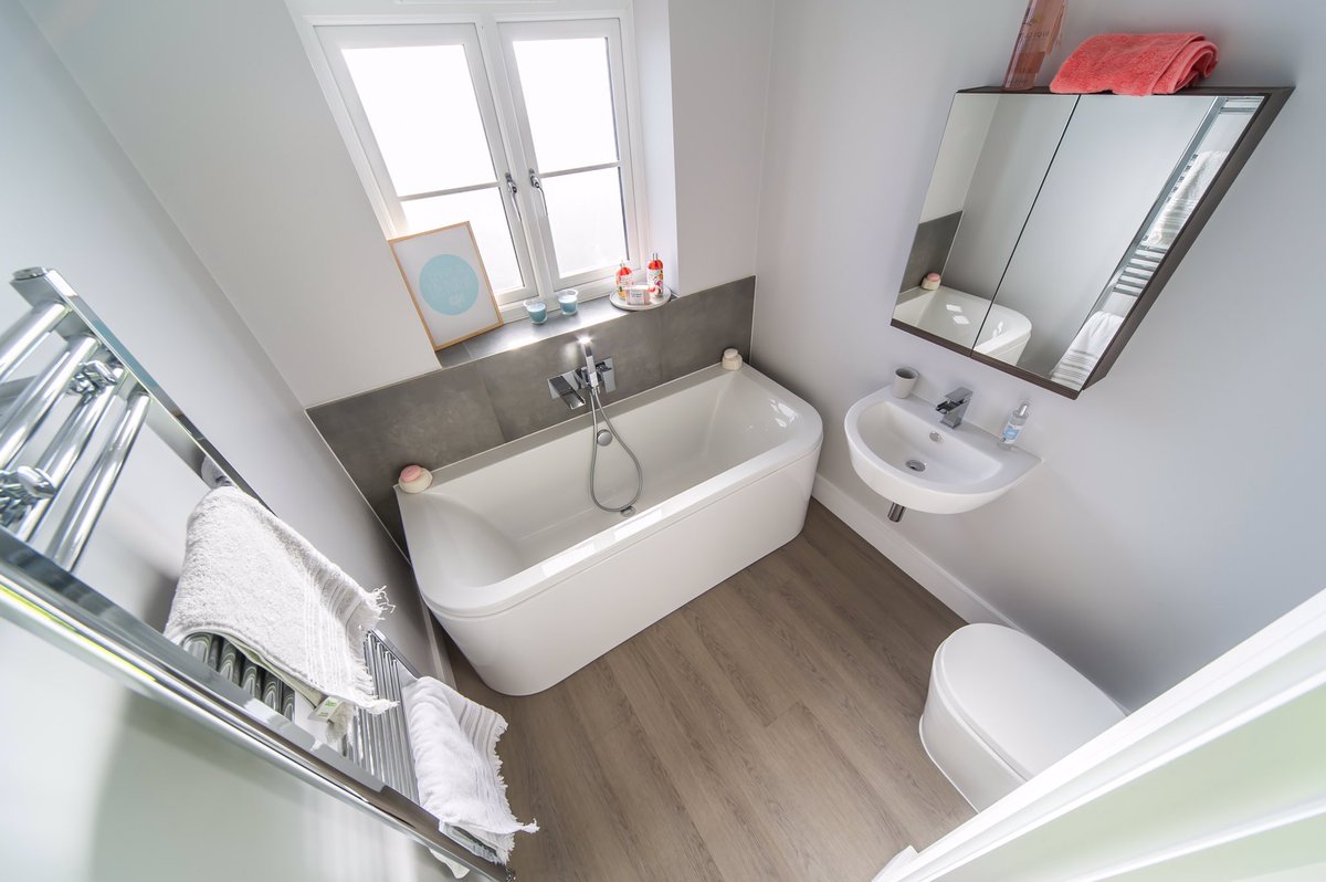 felixtiling's tweet image. Tiling to 10 new houses in Upchurch Kent