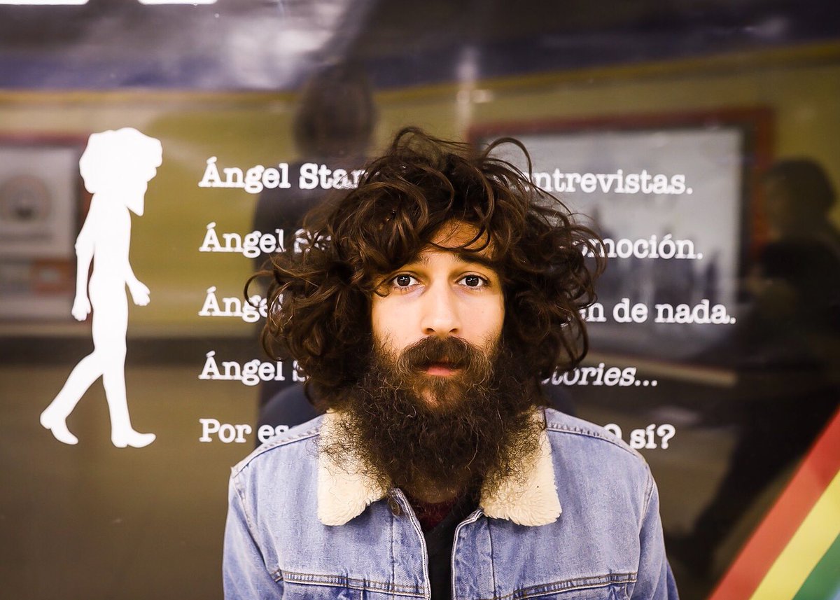 ‘Rosalío’.

Estamos en los metros de Madrid y Barcelona, en las marquesinas más indies dentro del mainstream...
🤖👍🏼🌈👾
#ElViernes #Máquina
V16, Zaragoza <a href="/salalopezz/">Sala López</a>
S17, Donostia <a href="/Bataplan_Disco/">Bataplan Disco</a> 
J22, Madrid <a href="/LaRivieraSala/">Sala La Riviera</a> 
S24, Barcelona @Sala_Apolo 
🔸 bit.ly/2pRtHXg