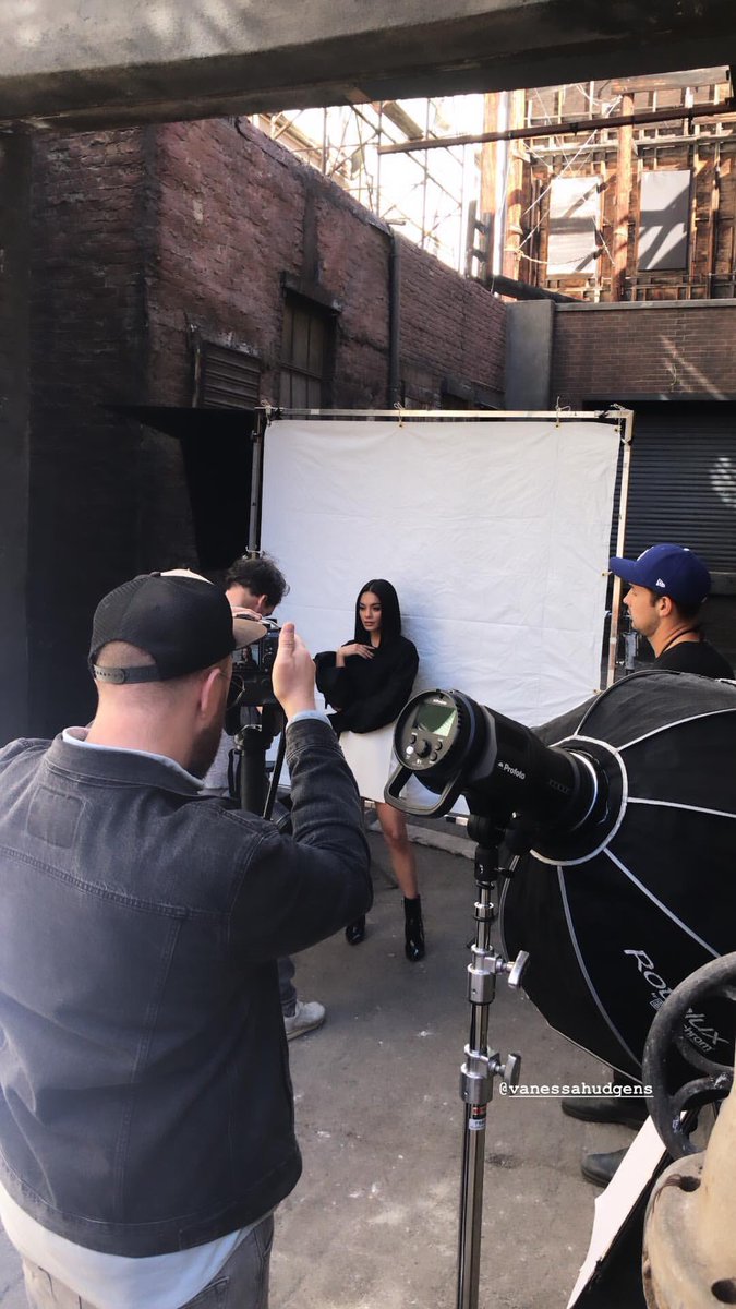 vahudgensbr's tweet photo. Vanessa Hudgens hoje nos bastidores de uma sessão de fotos, por Chad Wood e Patrick Ta! ✨ https://t.co/0ZE5yfvF9J