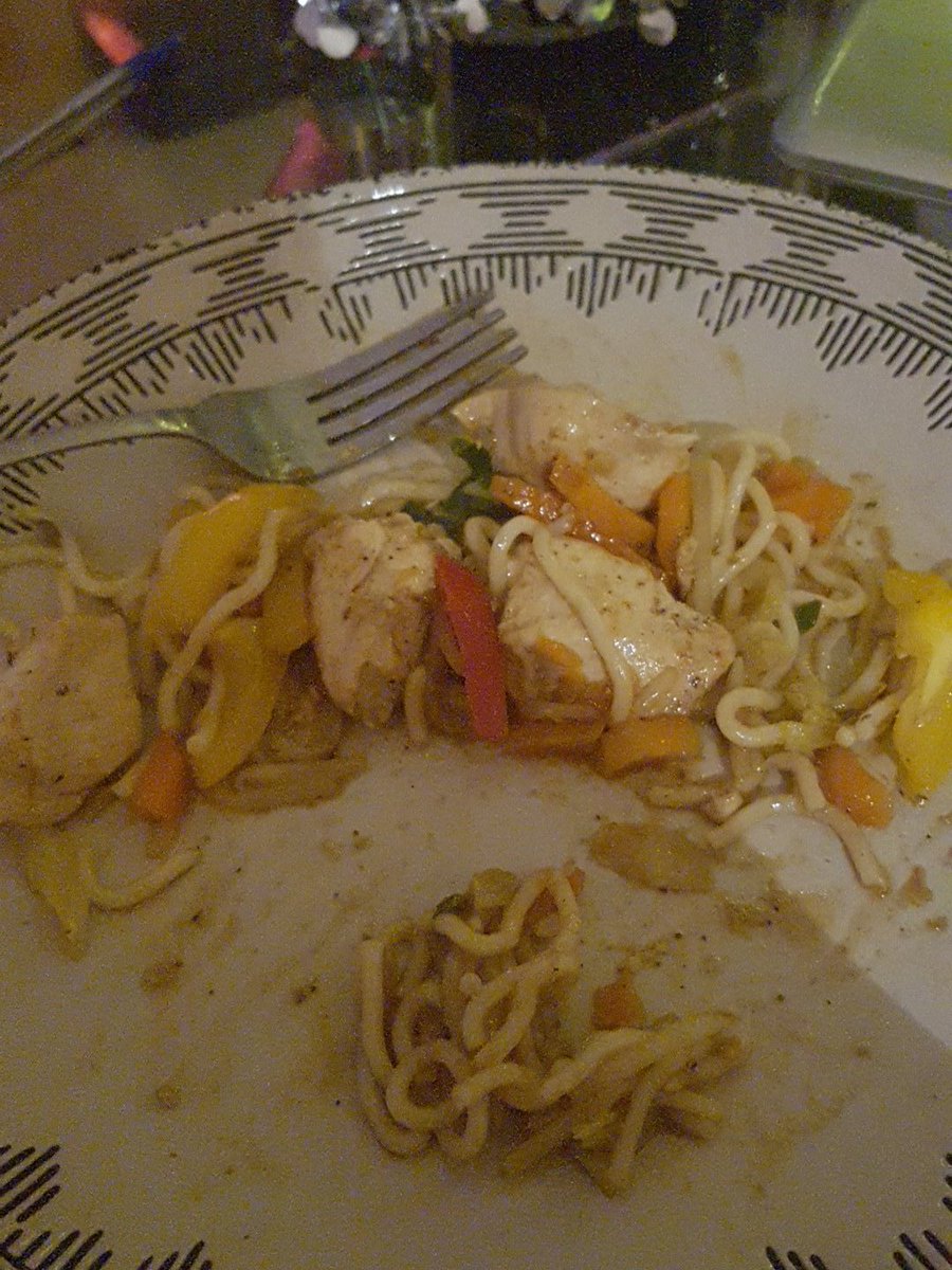 larabowling1's tweet photo. #mouthonfire #stirfrynight #healthy #spicy #love #watchingrowanatkinson https://t.co/bQtvDTneXe