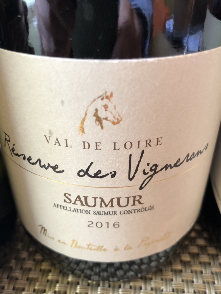 JamesTheWineGuy's tweet photo. #LoireValley #robertetmarcel @LoireValleyWine 2016 Saumur notes of early season cherry, mountain strawberry, clove, rose petal and graphite https://t.co/9f3Q97o2us