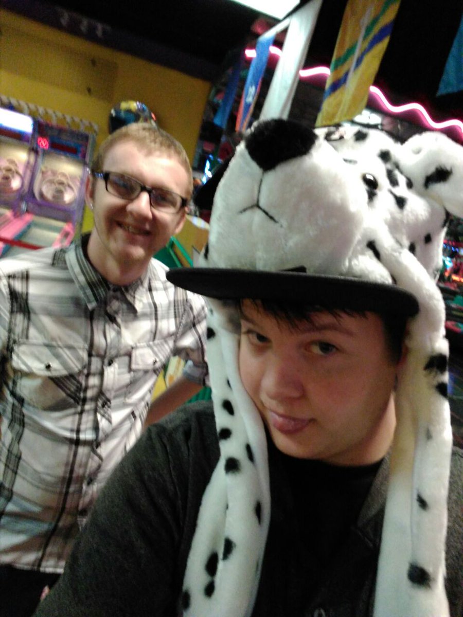 LinkThePup's tweet photo. Doggo Hat + Loving Boyfriend= Perfect Relationship ๐๐๐๐ @RabbitsPlayPen #olivegarden #pojos #gamblingatpojos #gambling https://t.co/UEv4ZhZmIt