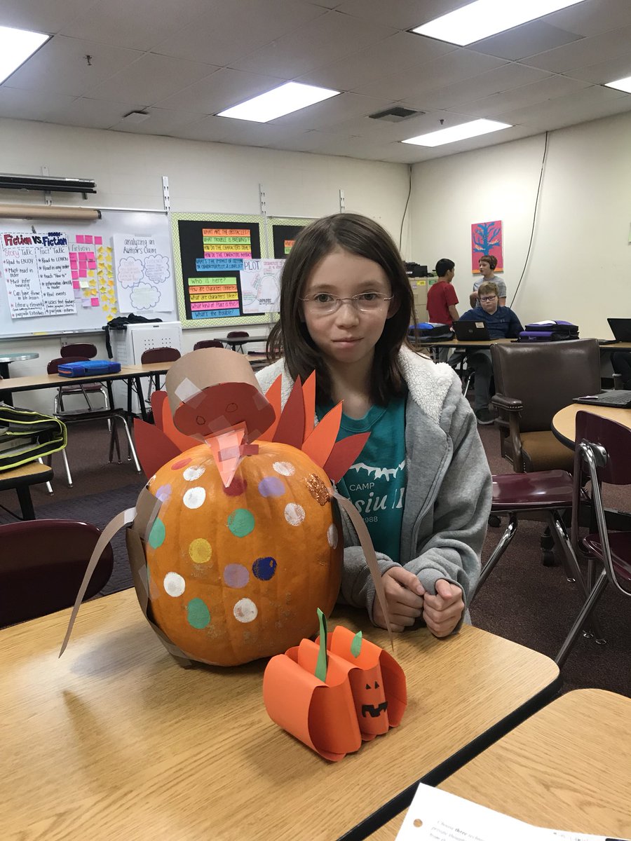 How do you transition from Halloween to Thanksgiving? Turn your pumpkin into a turkey! Thanks,Kiley! <a href="/MadisonMSNews/">MadMiddleSchool</a> #celebratemms