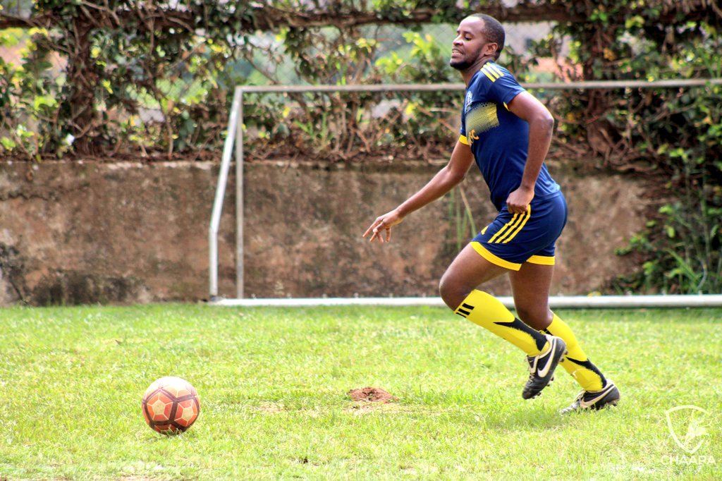 msamiatiFC's tweet photo. Looked like  #Kakama was all over #Kiyanja pitch this game 13. Thanks for the skill showcased.
@msamiatiFC
#ObunuziReloaded @ChaapaLeague #CLSn3 #ChaapaLeague https://t.co/Wal163qbZb